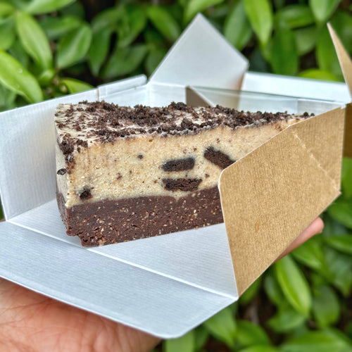 COOKIES & CREAM CAKE SLICE *LIMITED EDITION*